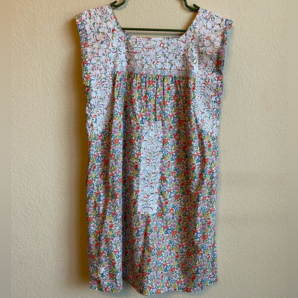 J. Marie Floral Embroidered Sleeveless Shift Dress